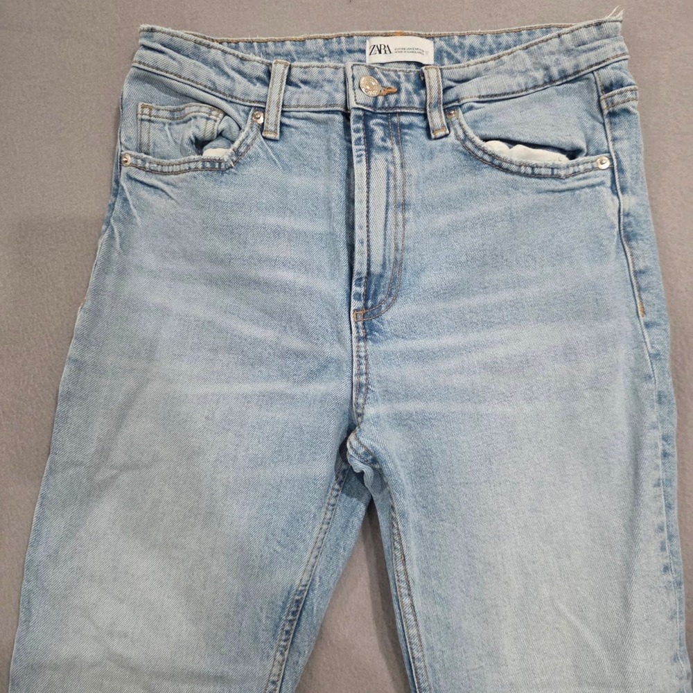 Zara High Waisted Straight Leg Jeans Light Wash Raw Hem Blue Denim Size 6 US 28 - Picture 2 of 7